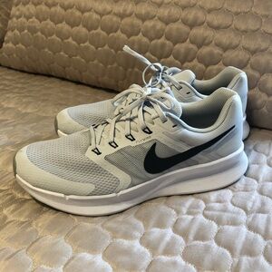 Nike Swift 3 Running Shoes Mens 12 Flywire Athletic Sneakers White Black